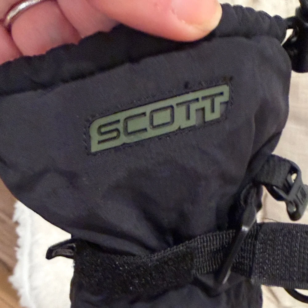 Scott Black Insulated Mittens